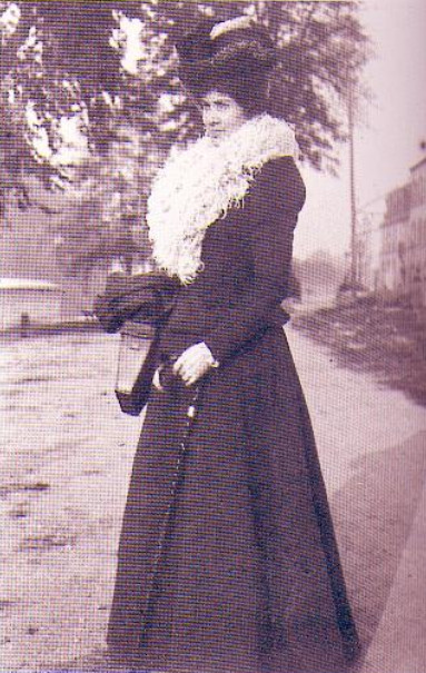 Image - Jeanne Rozerot à l'Exposition universelle de 1900