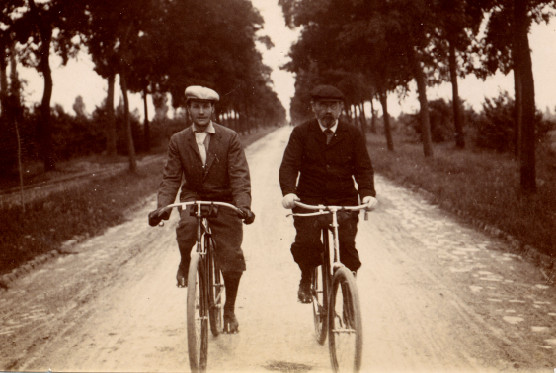 Image - Emile Zola et Albert Laborde cyclistes