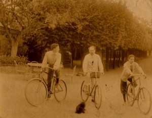 photographie 477 Les cyclistes à Médan par Zola